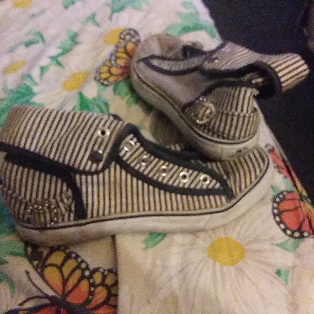 Applebottom high top shoe